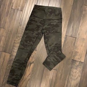 Lululemon high rise wunder under camo